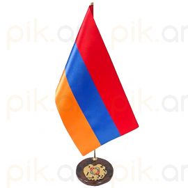 ՀՀ դրոշը և գերբը տակդիրով 